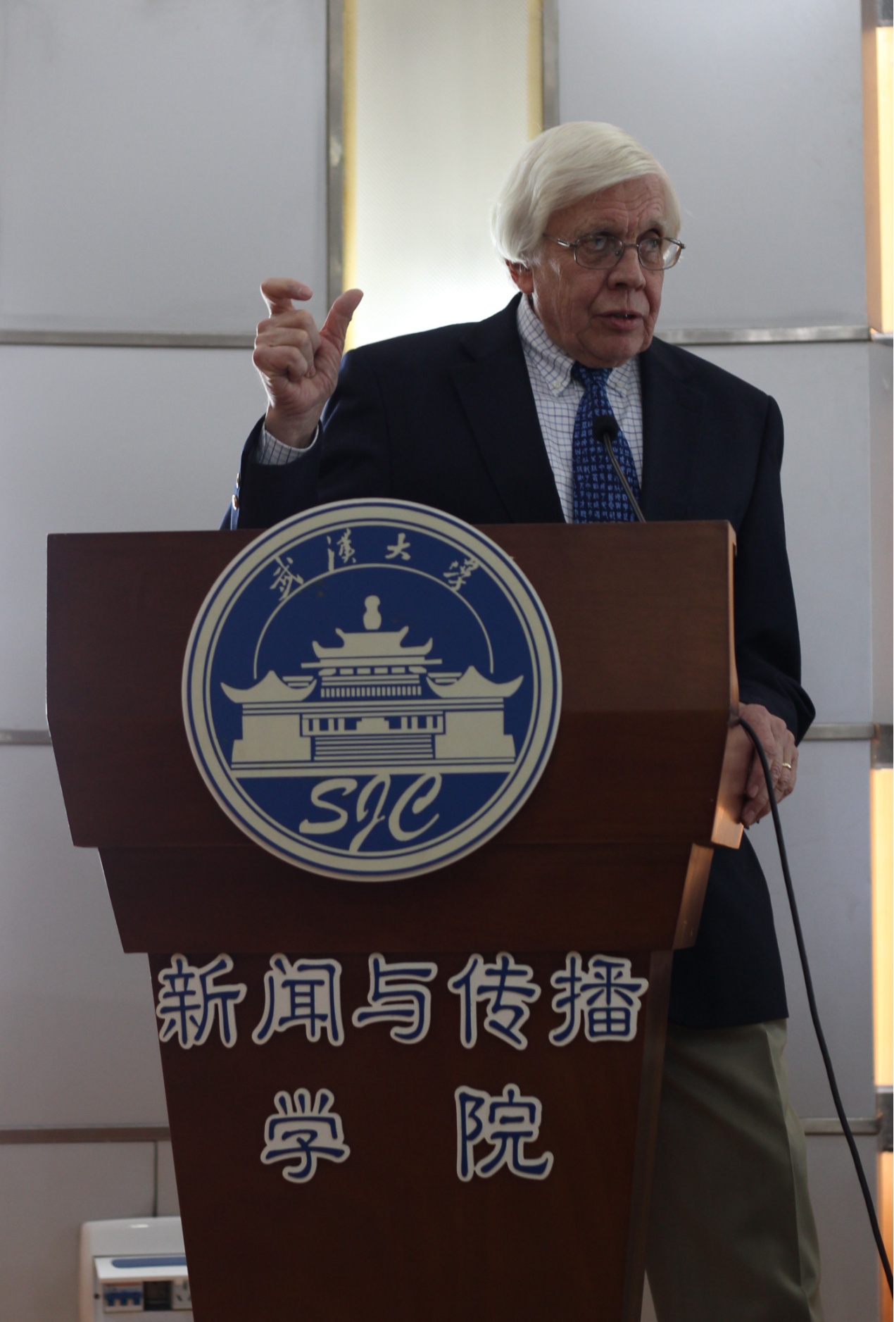 美国著名媒介伦理学家克里福德•克里斯琴斯教授在有爱爱
举办讲座