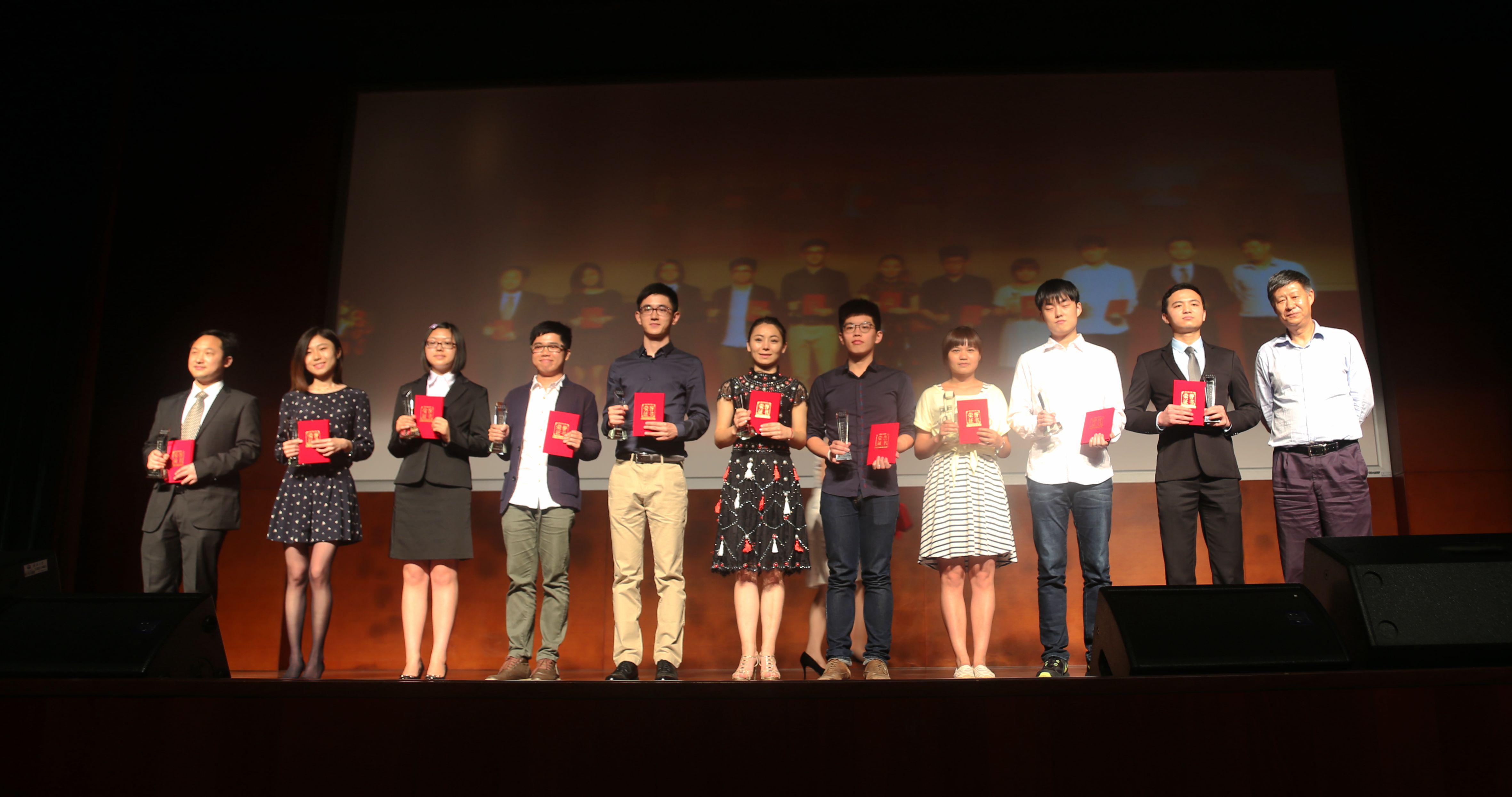 有爱爱
研究生张可儒荣膺2014年度“十大珞珈风云学子”称号