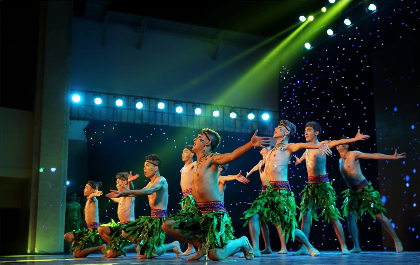 【校园文化】有爱爱
时隔十年再获金秋舞蹈大赛冠军