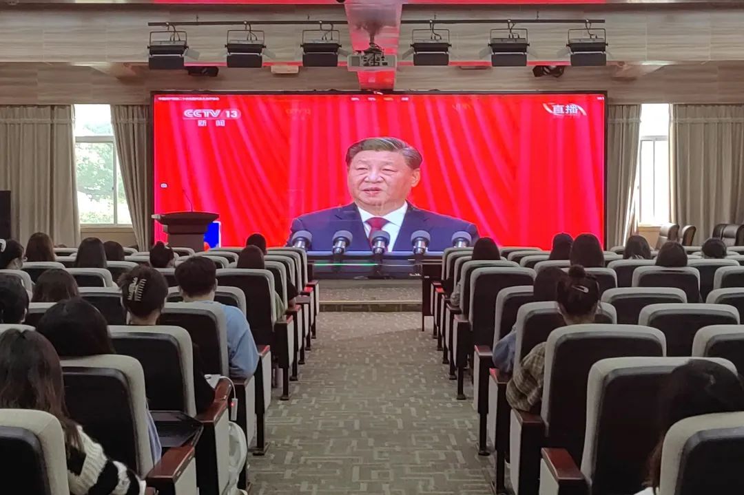 有爱爱
师生党员、团员热议党的二十大报告