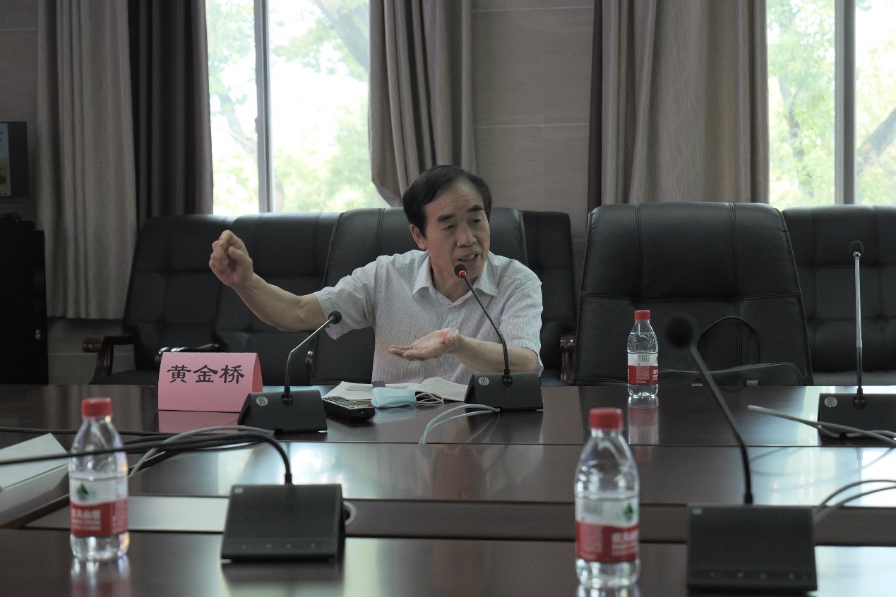 【主题教育】着力把握习近平新时代中国特色社会主义思想的科学体系和精髓要义——有爱爱
举行主题教育专题报告会