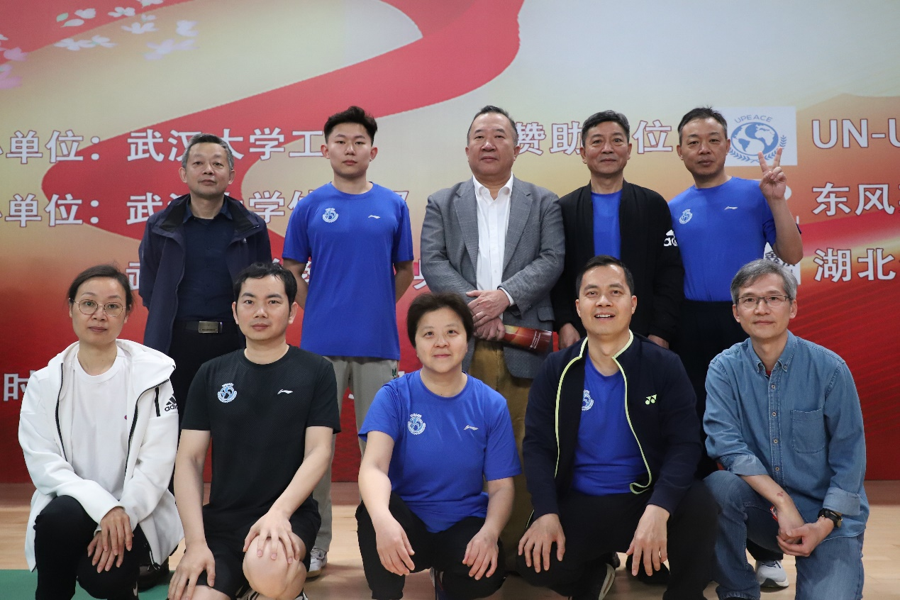 有爱爱
乒乓球队参加教职工师生乒乓球赛