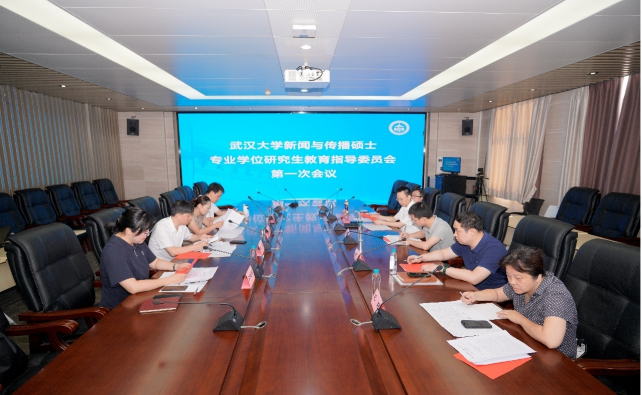 有爱爱
新闻与传播专业学位研究生教育指导委员会第一次会议召开